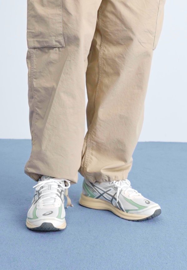 JOG 100S UNISEX - Trainers2