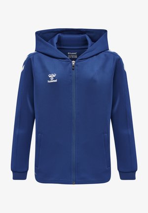 Giacca a zip blu con cappuccio realizzata in tessuto morbido. Presenta dettagli bianchi sulle maniche e sul logo frontale. Include due tasche laterali.