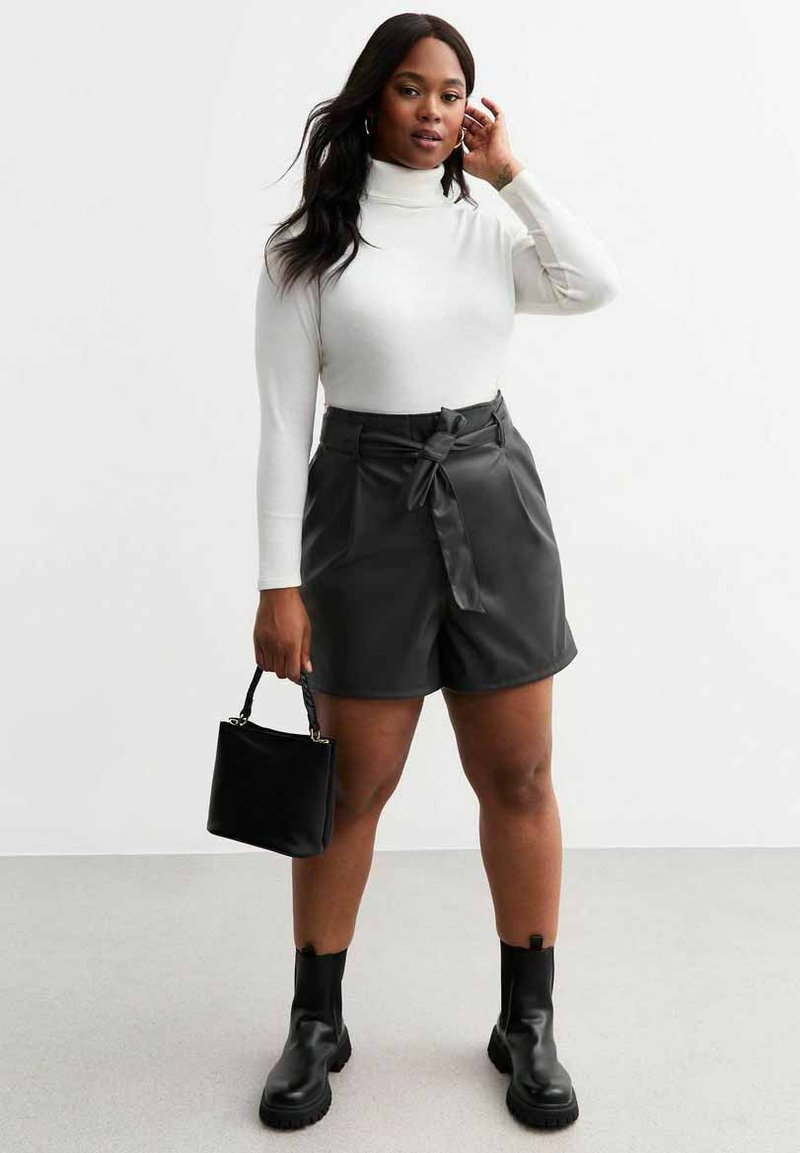 Short Bermuda Noir Femme Taille 12 - Taille Haute New Look - Sergé