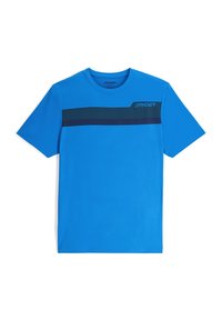 Camiseta de manga corta azul, hecha de tela suave, con una raya horizontal azul oscura y el logo "SPYDER" en el pecho.