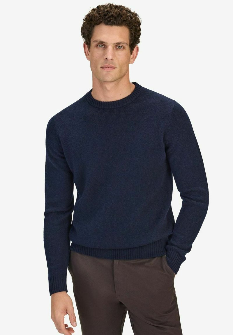 Marineblauwe wollen trui met een geribbelde ronde hals, lange mouwen en een aansluitende tailleband; soepele textuur met minimale ontwerpdetails.