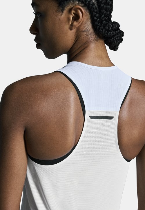 On PERFORMANCE TANK - Top - white silver — foto 5