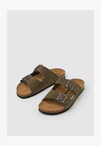 Selezionato, khaki green