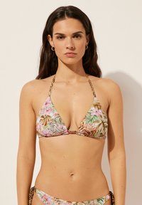 Blommig triangelbikiniöverdelen i pastellfärger med knytning vid halsen. Har ett leopardmönstrat band och en slät tygkvalitet.