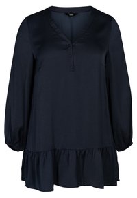 Mörkblå blus med V-ringning, knappslå och långa ärmar. Har rynkade manschetter och en volangkant för extra detalj och form.