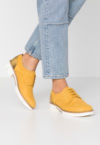 Tamaris Schnürer - sun