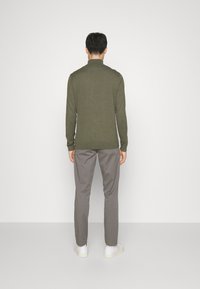 Selected Homme SLHBERG ROLL NECK NOOS - Džemperis - ivy green melange