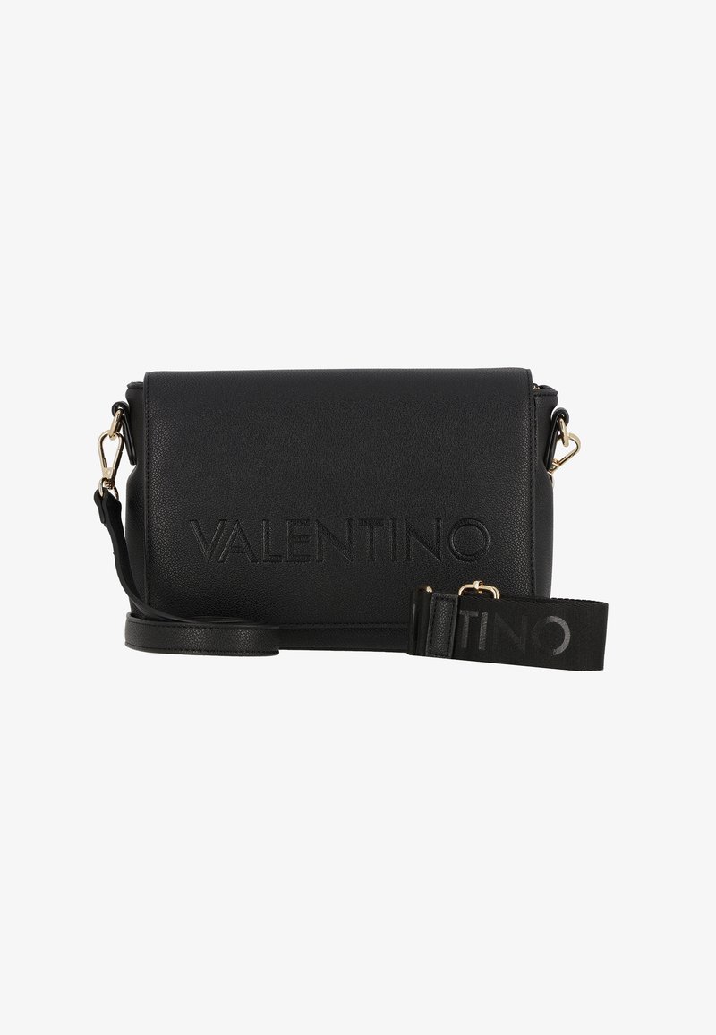 Borsa a tracolla nera in pelle con logo "VALENTINO" in rilievo, tracolla rimovibile con accentuazione del logo, forma rettangolare, texture liscia e hardware dorato.