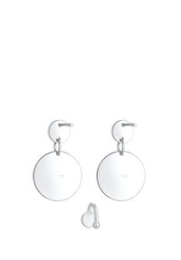 Boucles d'oreilles en argent avec des disques ronds réfléchissants et des connecteurs circulaires. Marquées "925", indiquant un matériau en argent sterling.