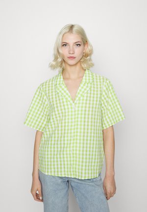 Blusa com botões - green