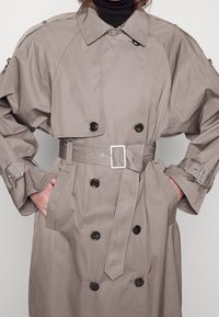 Gestuz Trenčkot - beige