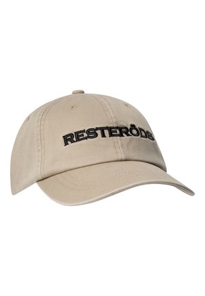 Beige bomulds cap med en buet skygge, der har sort broderet tekst "RESTERÖDS" på forsiden. Fire ventilationshuller på kronen.