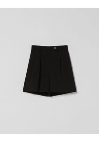 Svarta shorts med en skräddarsydd passform, med veck, knappstängning och en slät tygstruktur. Inga fickor synliga.