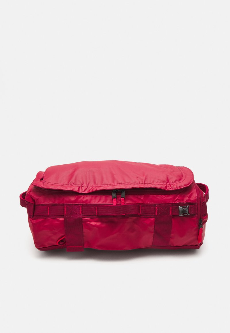 The North Face BASE CAMP VOYAGER DUFFEL 32L UNISEX - Hétvégi táska - beetroot/ed