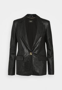 Veste en cuir synthétique noir avec un motif texturé de type reptile. Comprend un col à revers cranté, une fermeture par un seul bouton doré et deux poches avant.