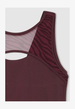 Top senza maniche color bordeaux con schiena in rete che presenta un motivo a strisce zebrate scure. Texture liscia con design a schiena scoperta e vestibilità classica.