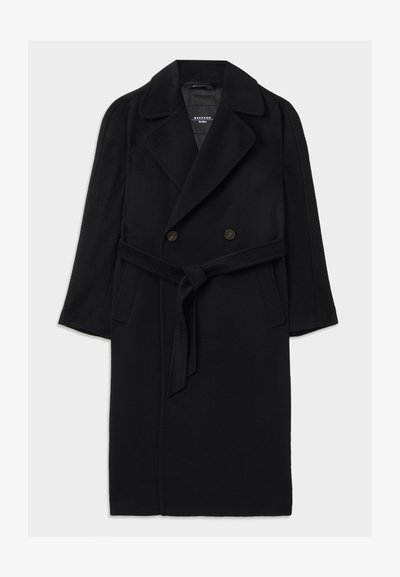 Cappotto in misto lana nera con design doppiopetto, ampi rever, vita con cintura, tasche laterali e una texture liscia.
