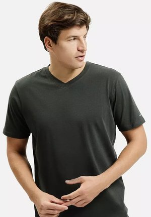 - T-shirt basic