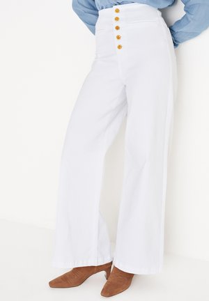 Camomilla Italia DANNIE - Flared jeans - white plain