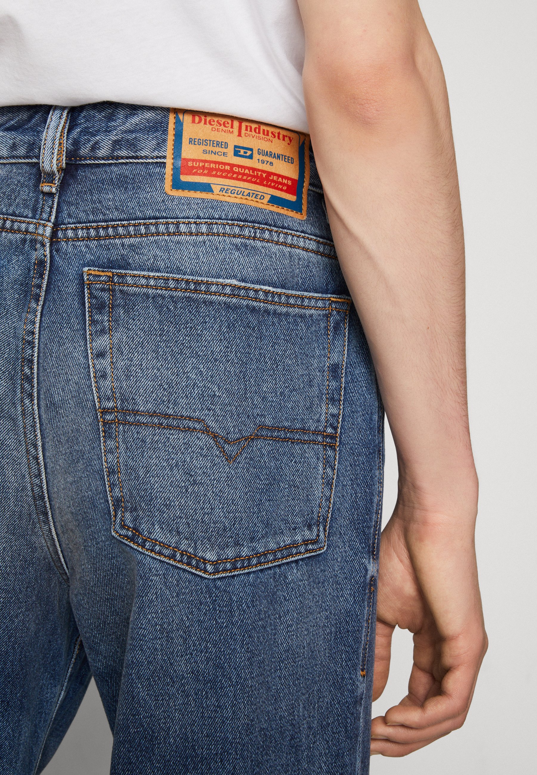 DIESEL D-Arbus 0eiaw Straight Jeans | unimac.az