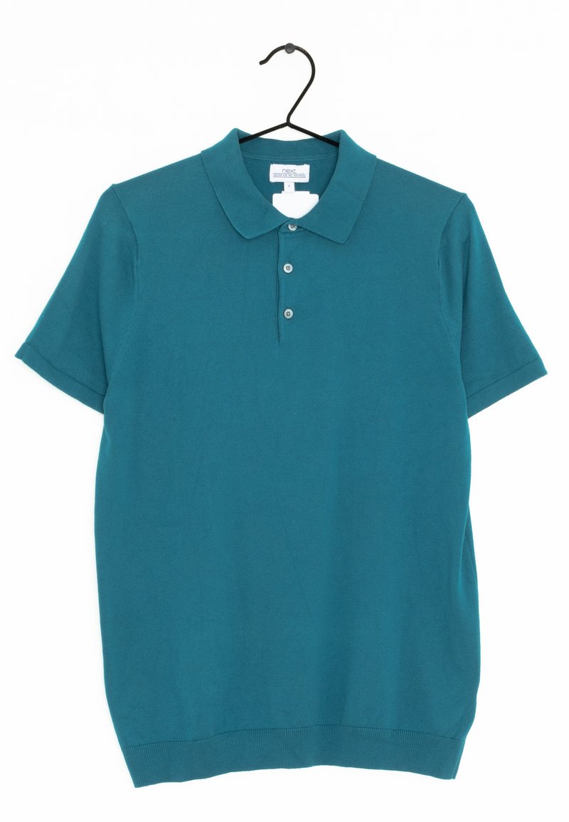 Tyrkysové polo triko s krátkým rukávem vyrobené z měkké látky, s límečkem a tříknoflíkovou légu, s žebrovanými detaily na rukávech a lemu.