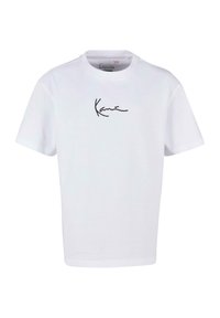 Hvit t-skjorte med korte ermer laget av bomull, med en svart kursiv logo på brystet. Enkel design med rund hals og rett hem.