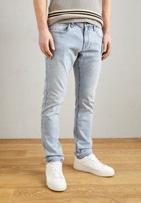 INDICODE JEANS PITTSBURG jasnoniebieski denim