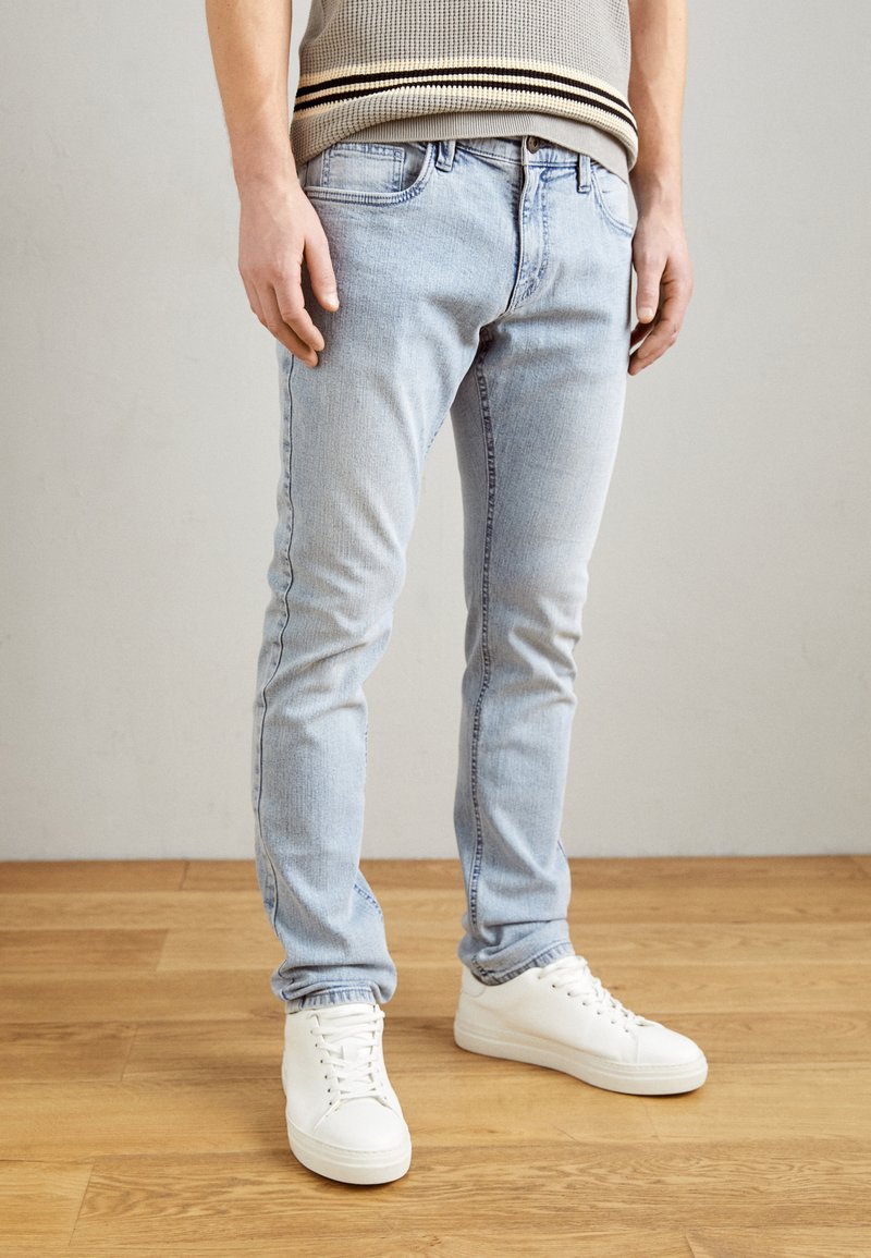 INDICODE JEANS PITTSBURG jasnoniebieski denim