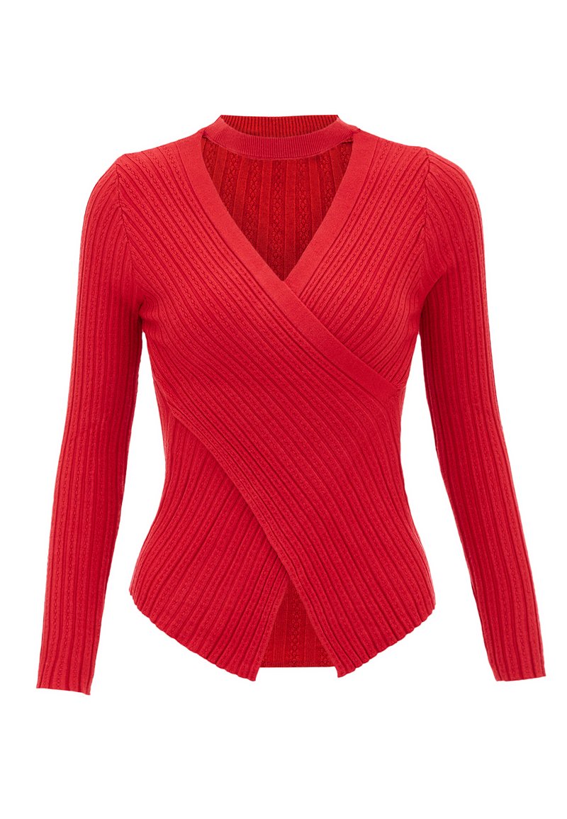 Rød ribbet langærmet sweater med crossover V-udskæring. Den teksturerede stof har subtile lodrette striber og en tætsiddende silhuet.