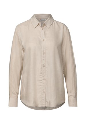 Chemise boutonnée à manches longues beige avec col, présentant un tissu légèrement texturé et un ourlet arrondi pour un ajustement décontracté.