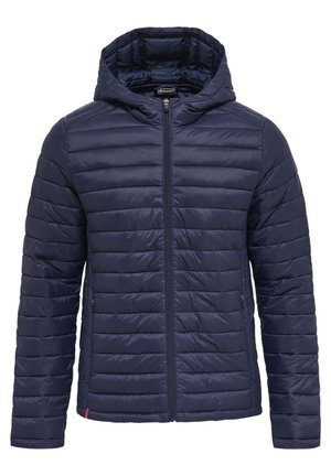 Marineblaue Steppjacke mit Kapuze, ausgestattet mit horizontalem Steppmuster, Frontreißverschluss und zwei Seitentaschen. Leichtes Material.