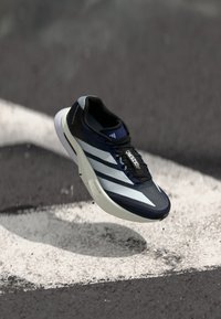 Nem kiválasztott, dark blue/footwear white/halo silver-coloured