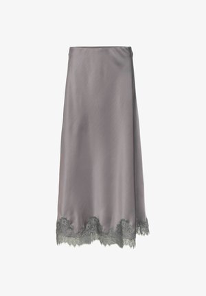 Grå satin nederdel med indviklet gråt blonderkant ved kanten, der har en glat tekstur og et flydende A-linje design.