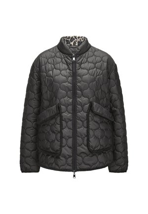 Schwarze gesteppte Jacke mit Frontreißverschluss, zwei großen Fronttaschen mit Klappen und Leopardenmuster-Futter im Kragen.