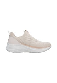 Chaussure de sport beige à enfiler avec empeigne en maille texturée, semelle blanche épaisse et rembourrée, et languette au talon, vue de côté extérieur.