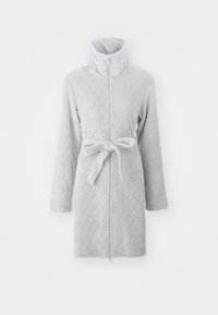 Halat de baie gri, matlasat, cu guler înalt, mâneci lungi, închidere frontală cu fermoar și un cordon la talie. Material moale, texturat, cu un model în romb.