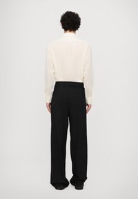 Michael Kors PLEATED WIDE LEG - Nohavice - black