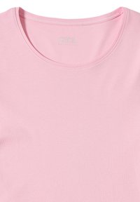 Lyserød kortærmet t-shirt lavet af glat bomuld. Har en rund halsudskæring og diskret branding i sølv på forsiden.