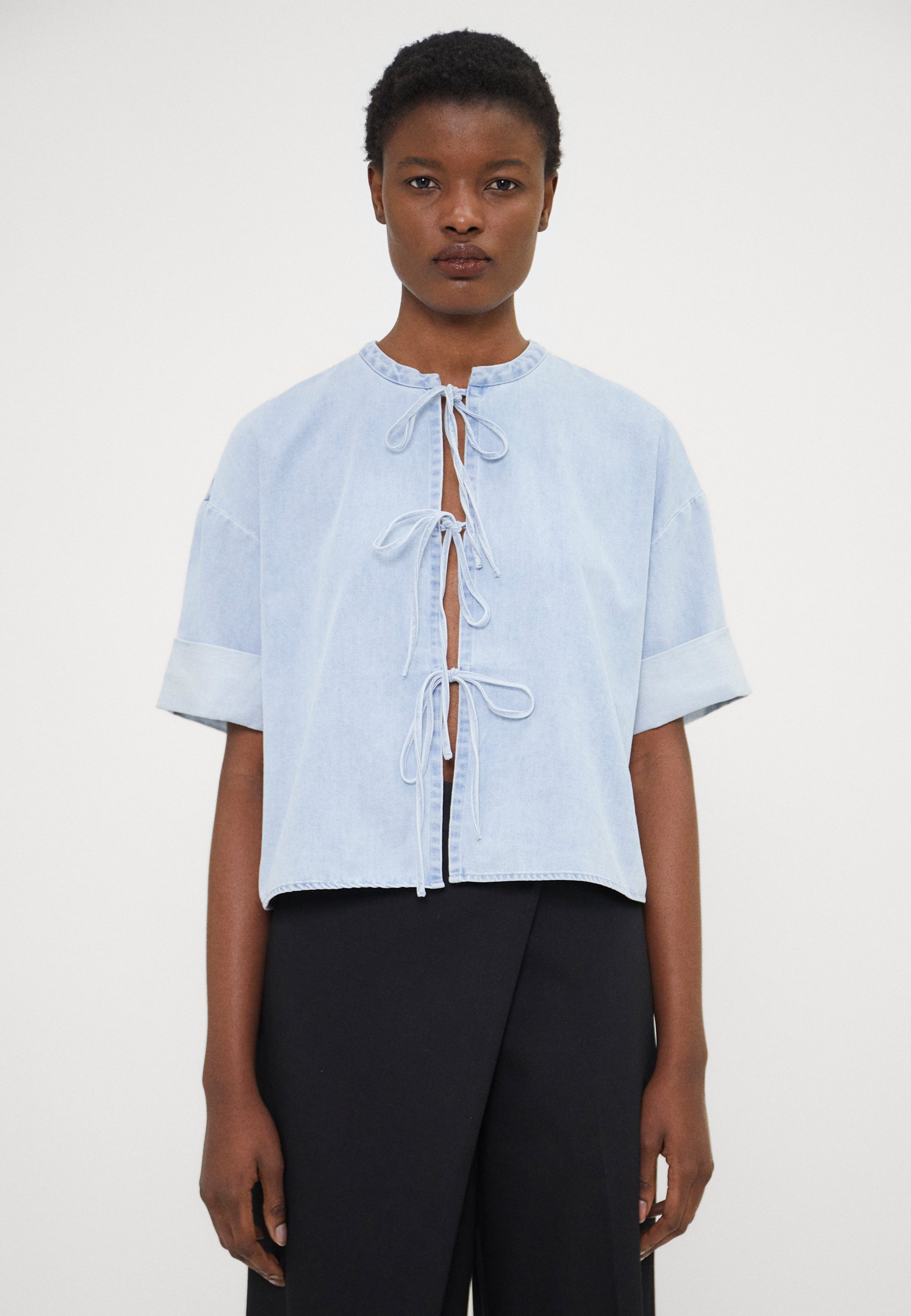 DESIGNERS REMIX EXCLUSIVE CHELSY TIE BLOUSE - Blouse - light denim 