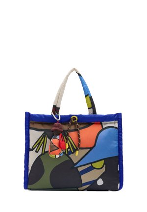 Torba na ramię z abstrakcyjnym, kolorowym wzorem w kolorach niebieskim, pomarańczowym, zielonym i beżowym; materiałowa rączka; przyczepiona mała zawieszka w postaci laleczki z materiału.