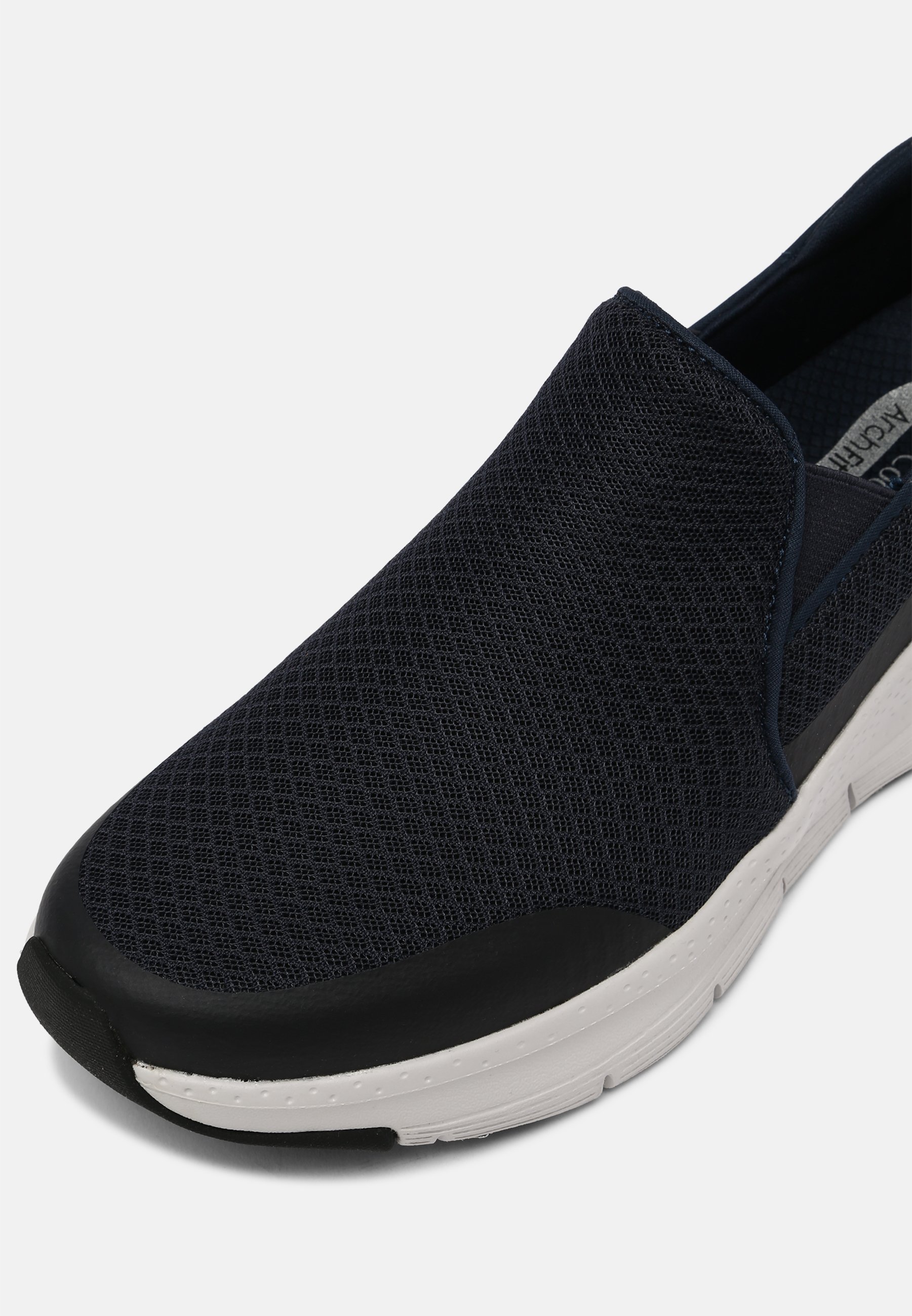 Skechers Arch Fit-Banlin Heren Instappers Taupe - Schoenen.nl