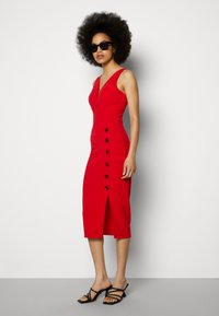 WAL G. TORTOISE BUTTON SKIRT - Saia lápis - red
