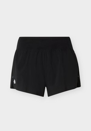 Zwarte sportshorts met een brede elastische tailleband en een klein reflecterend logo aan de linkeronderkant, ontworpen voor hardlopen of sport.