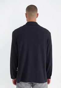 Thumbnail Image 3