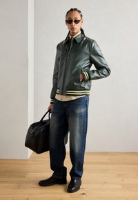 Schott STRIPE - Bomber stiliaus striukė - green/offwhite