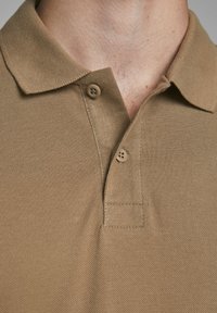 Jack & Jones JJEBASIC POLO - Polo - sepia tint