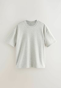 Graues, kurzärmeliges Baumwoll-T-Shirt mit Rundhalsausschnitt, das eine weiche Textur und eine lockere Passform bietet, ohne sichtbare Muster oder Grafiken.