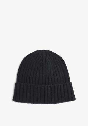 Zwarte gebreide beanie met een geribbeld patroon en omvouwbare rand. De bovenkant is rond en heeft verticale ribpatronen over het gehele oppervlak.