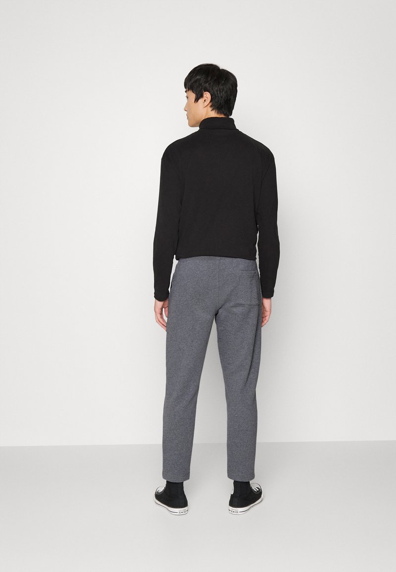 Herren Trainingsanzüge | Marc O'Polo PANTS FRONT AND BACK POCKETS Jogginghose nordic grey melange/dunkelgrau-meliert - VW52674 Herren Trainingsanzüge | Marc O'Polo PANTS FRONT AND BACK POCKETS Jogginghose nordic grey melange/dunkelgrau-meliert - VW52674