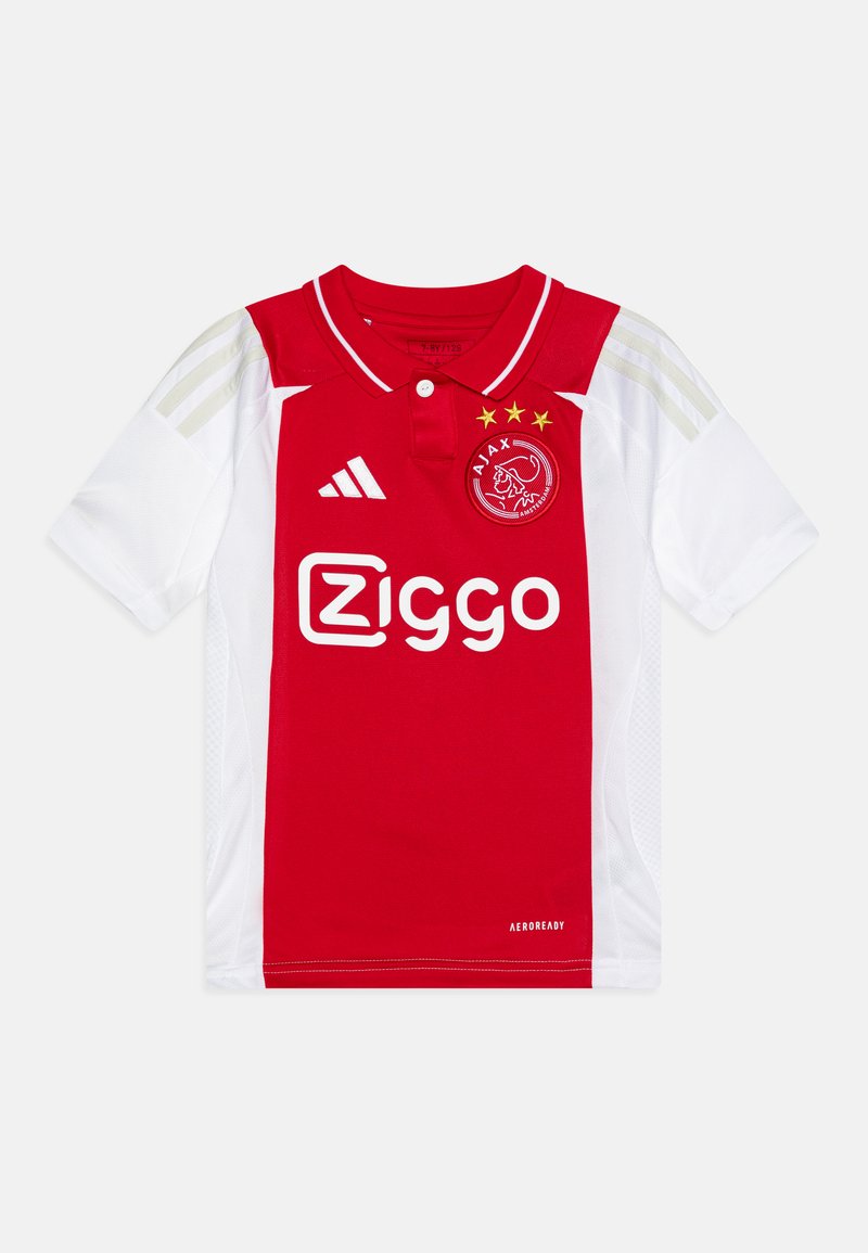 Rød og hvit fotballdrakt med polo-krage, med tre stjerner og Ziggo-logo. Laget av pustende stoff, inkludert Adidas-striper.